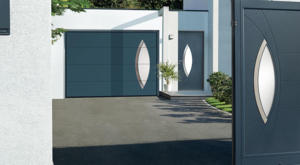 COLLECTION AKORDIA, PORTAILS MODERNES ACCORDÉS AU DESIGN
DE PORTES D’ENTRÉE ZILTEN ET PORTES DE GARAGE SOPROFEN
AKORDIA, une collection innovante pour moderniser votre extérieur !